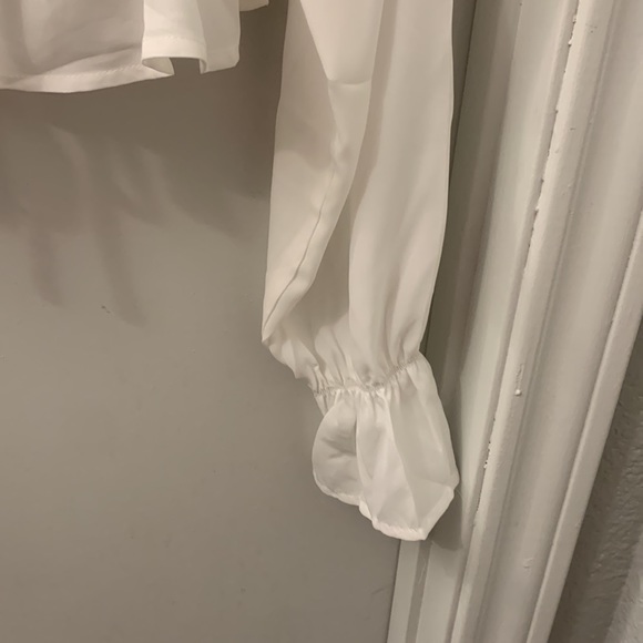 NEW WOMENS FASHIONNOVA TIMELESS RUFFLE BLOUSE SIZE S COLOR IVORY - Picture 3 of 8